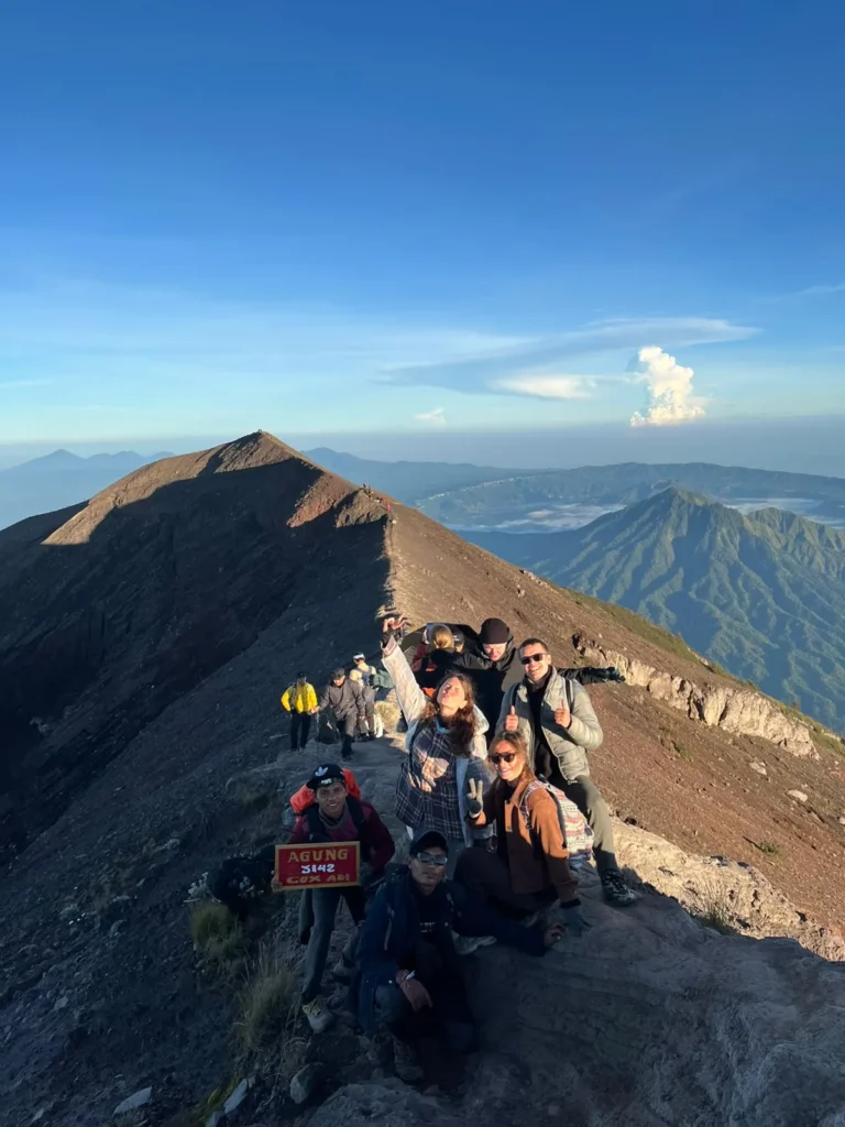 komang-trekking-mount-agung